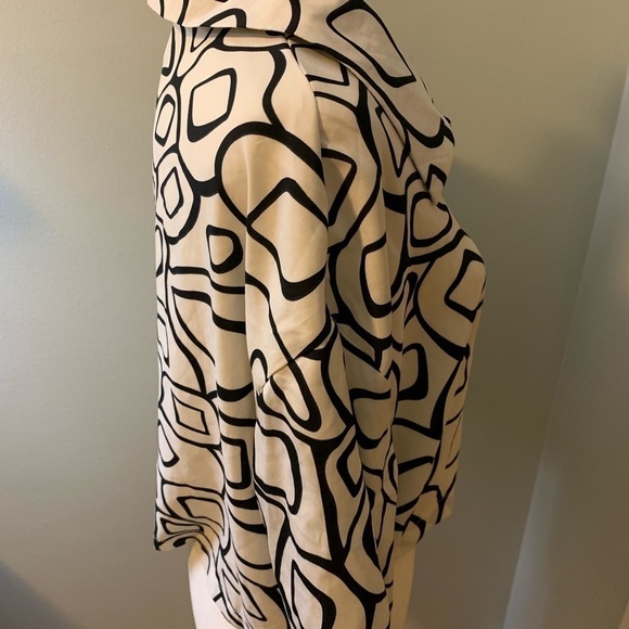 SHEIN cropped black/white jacket, size L - Picture 5 of 5